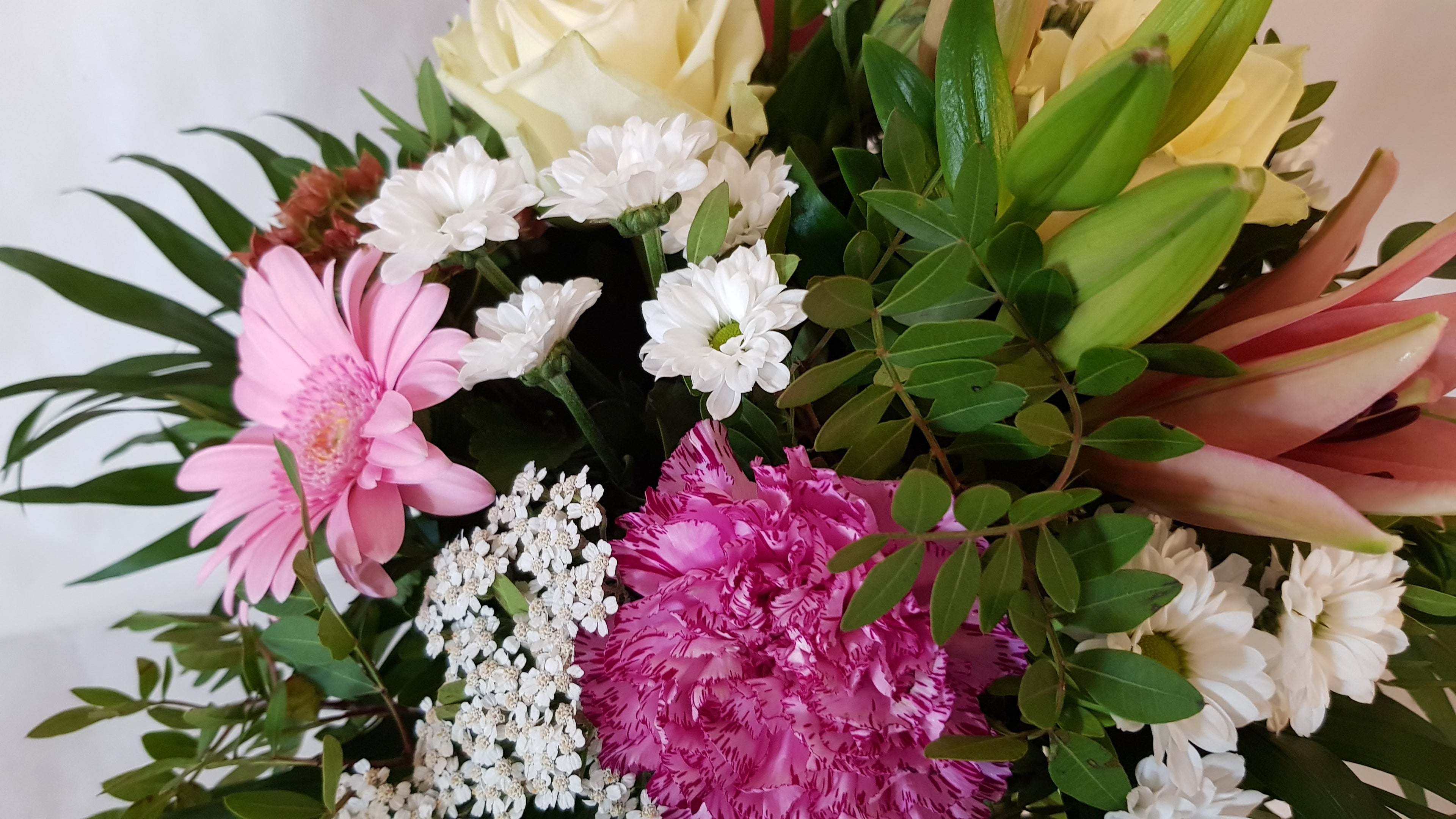 Blumenstrauß senden ,, Blütenzauber,, mit Lilien