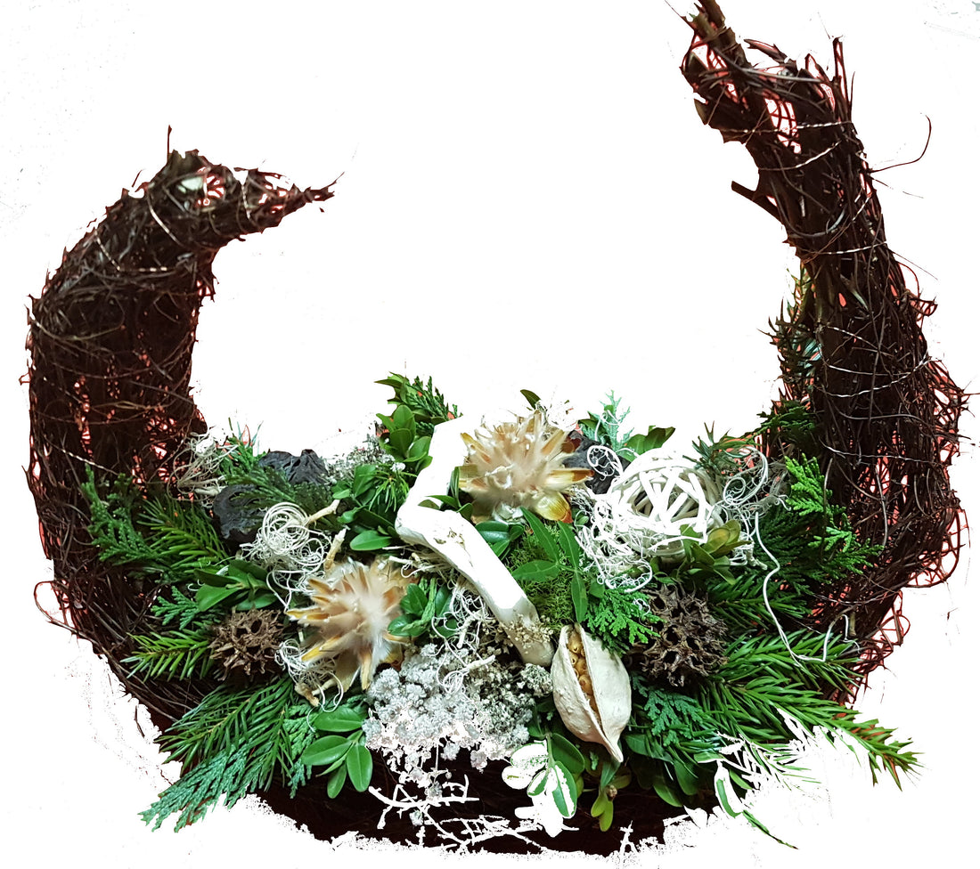 Gesteck Friedhof Totensonntag Allerheiligen frisches Grün natürliche Deko