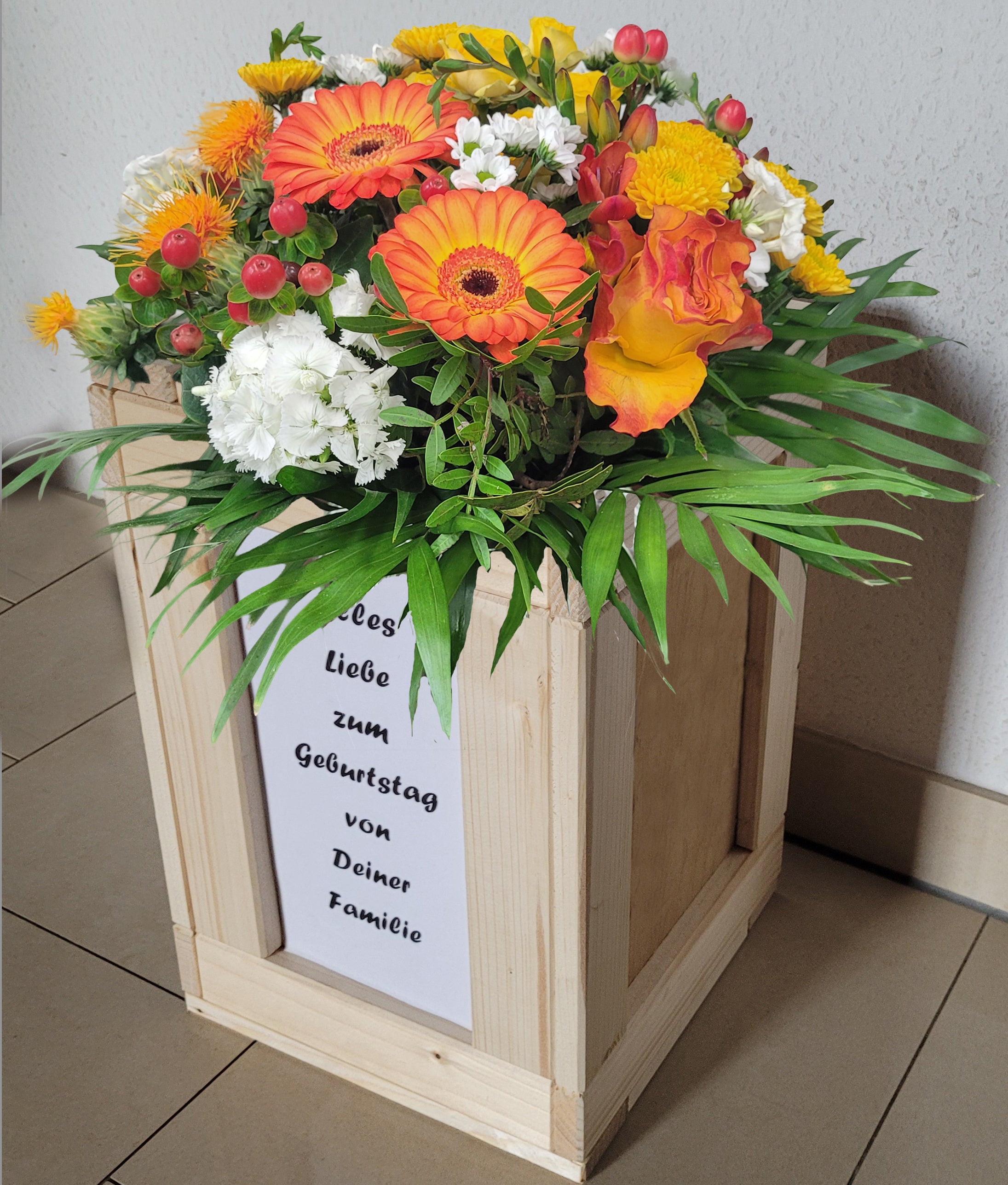 Blumenstrauß in Holz Kiste zum wiederverwenden - Geschenkerlebnis - mit WOW-Effekt