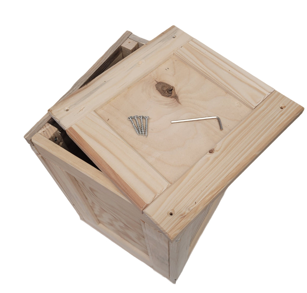 Holzkiste fuer Geschen - beim Erhalt muß das Geschenk selbst geöffnet werden - Spaß für Alle