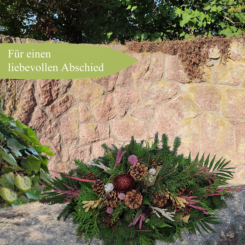 Trauergesteck für Grab - Haltbar Winter und Hochsommer - mit Naturmaterialien wie Zapfen, Lavendel, Gräser