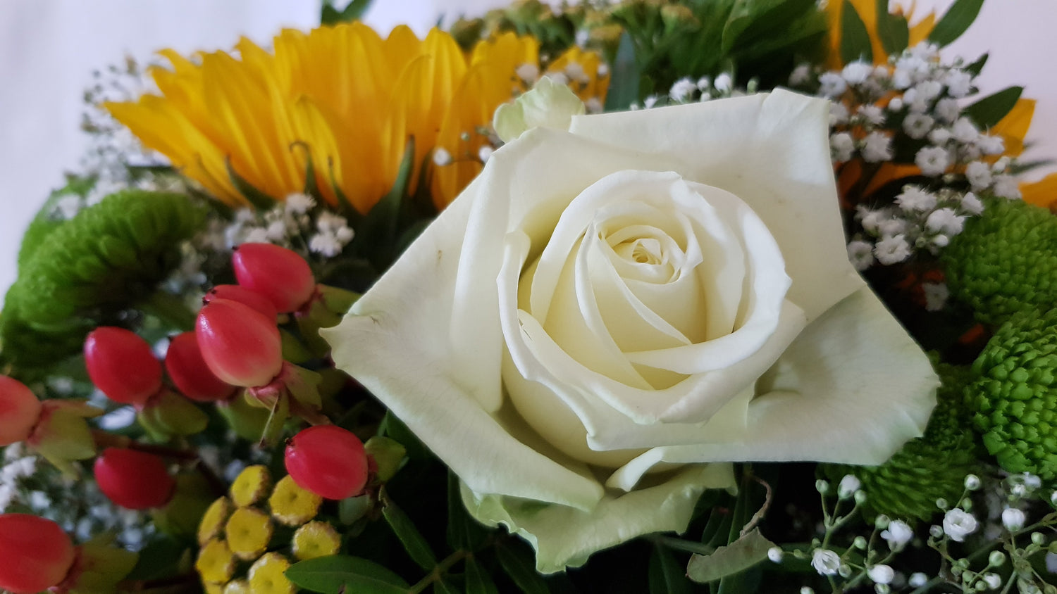 Frischer Blumiger Strauß mit Express Lieferung morgen beim Empfänger