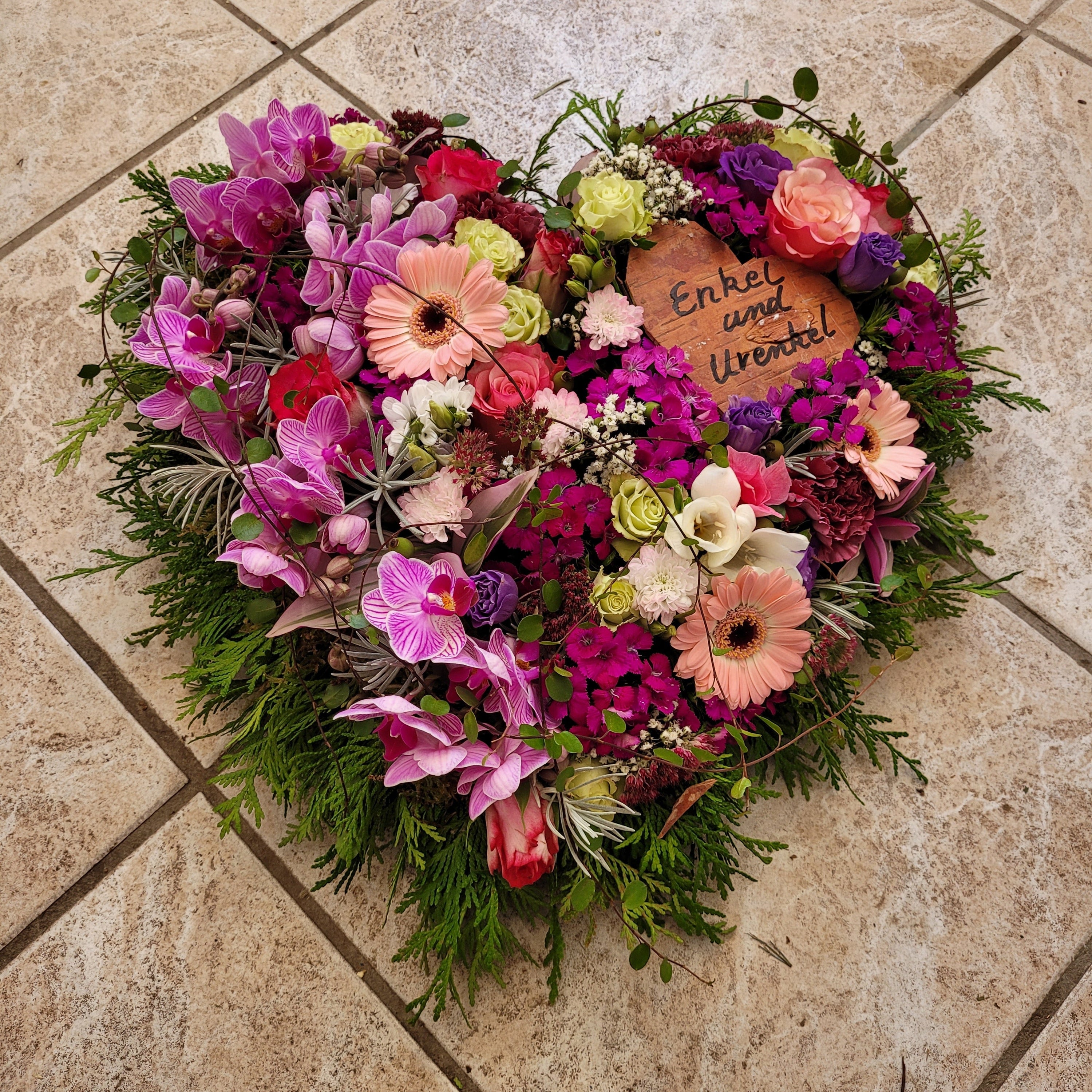 TRAUERGESTECK Herzform