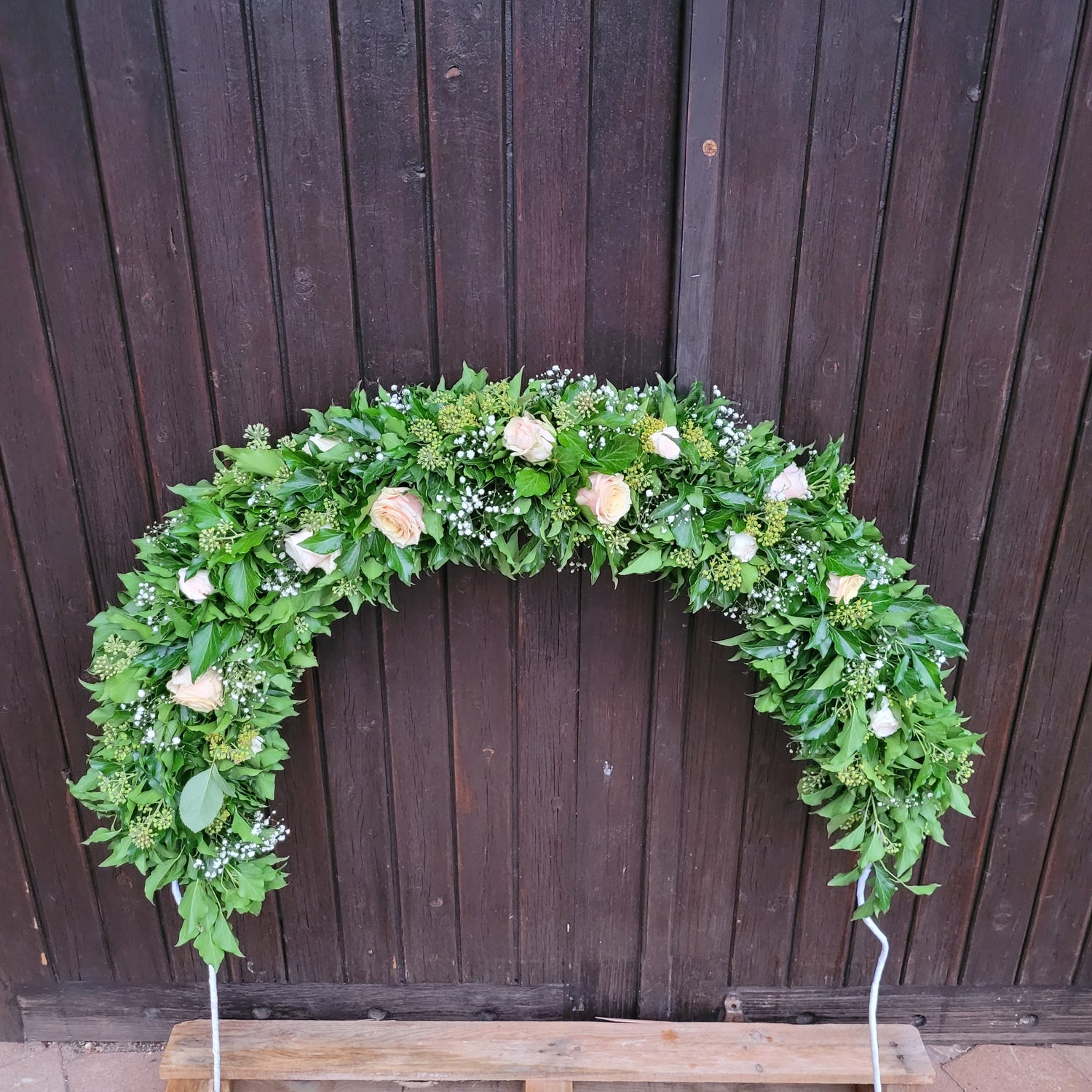 Rosenbogen, Girlande oder Kränze für Hochzeit