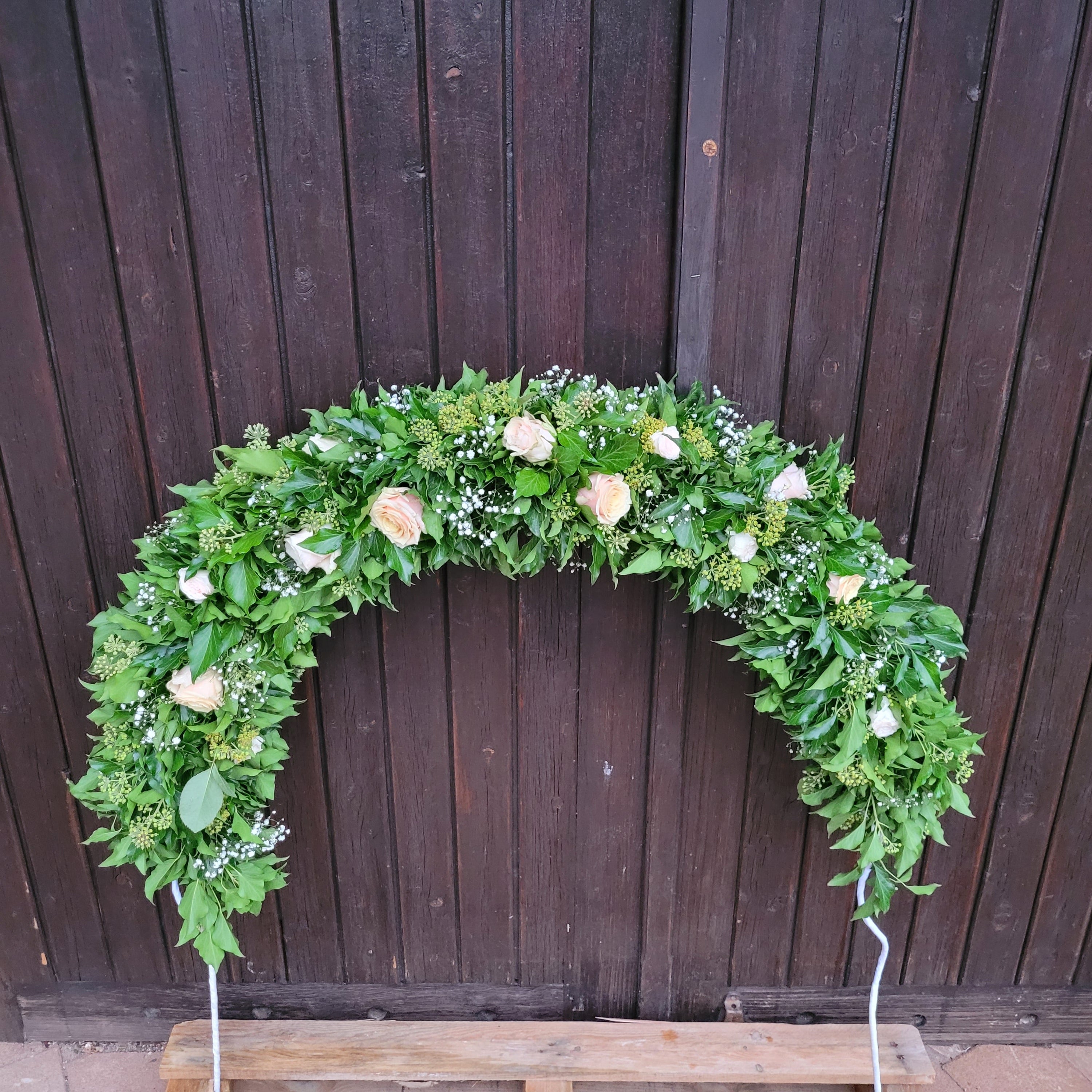 Rosenbogen, Girlande oder Kränze für Hochzeit