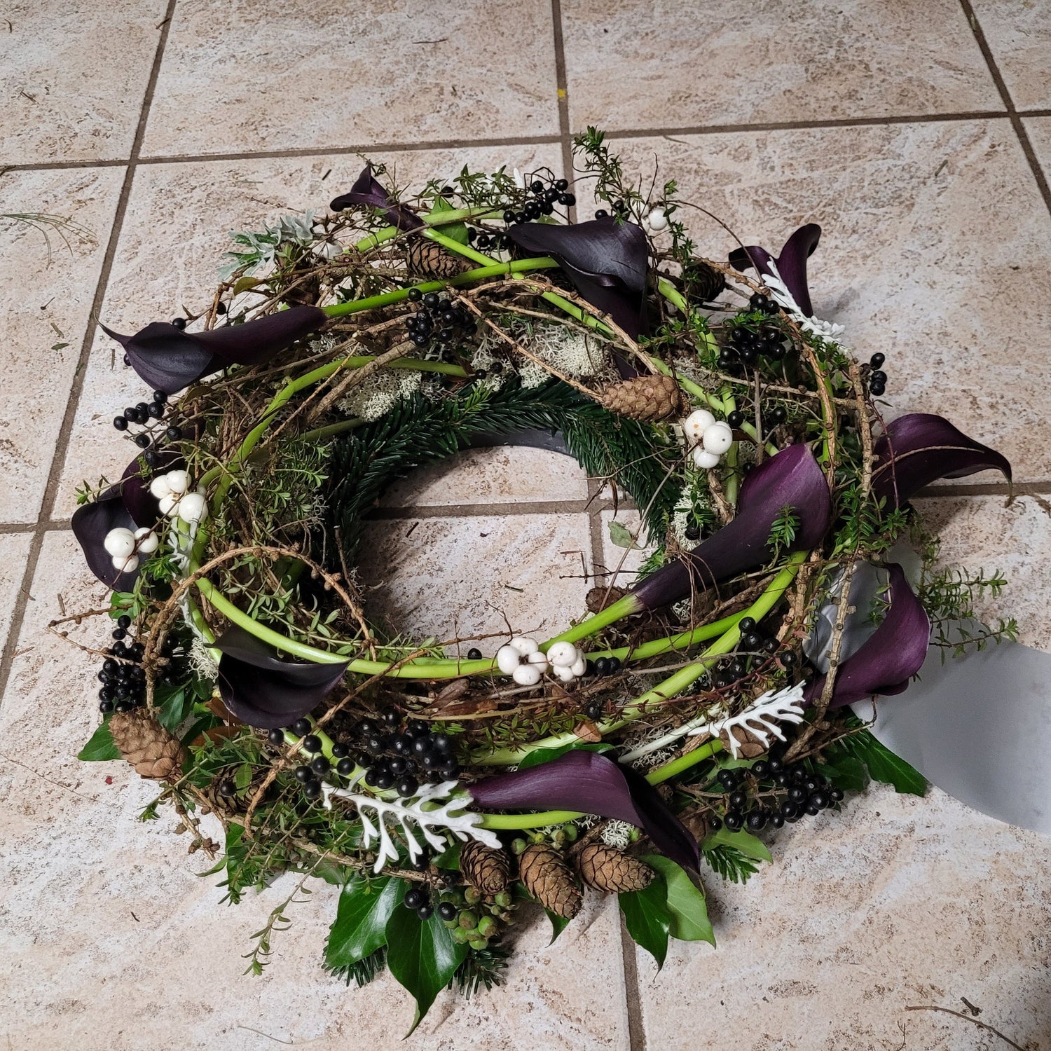 Trauerkranz mit schwarzen Callas 