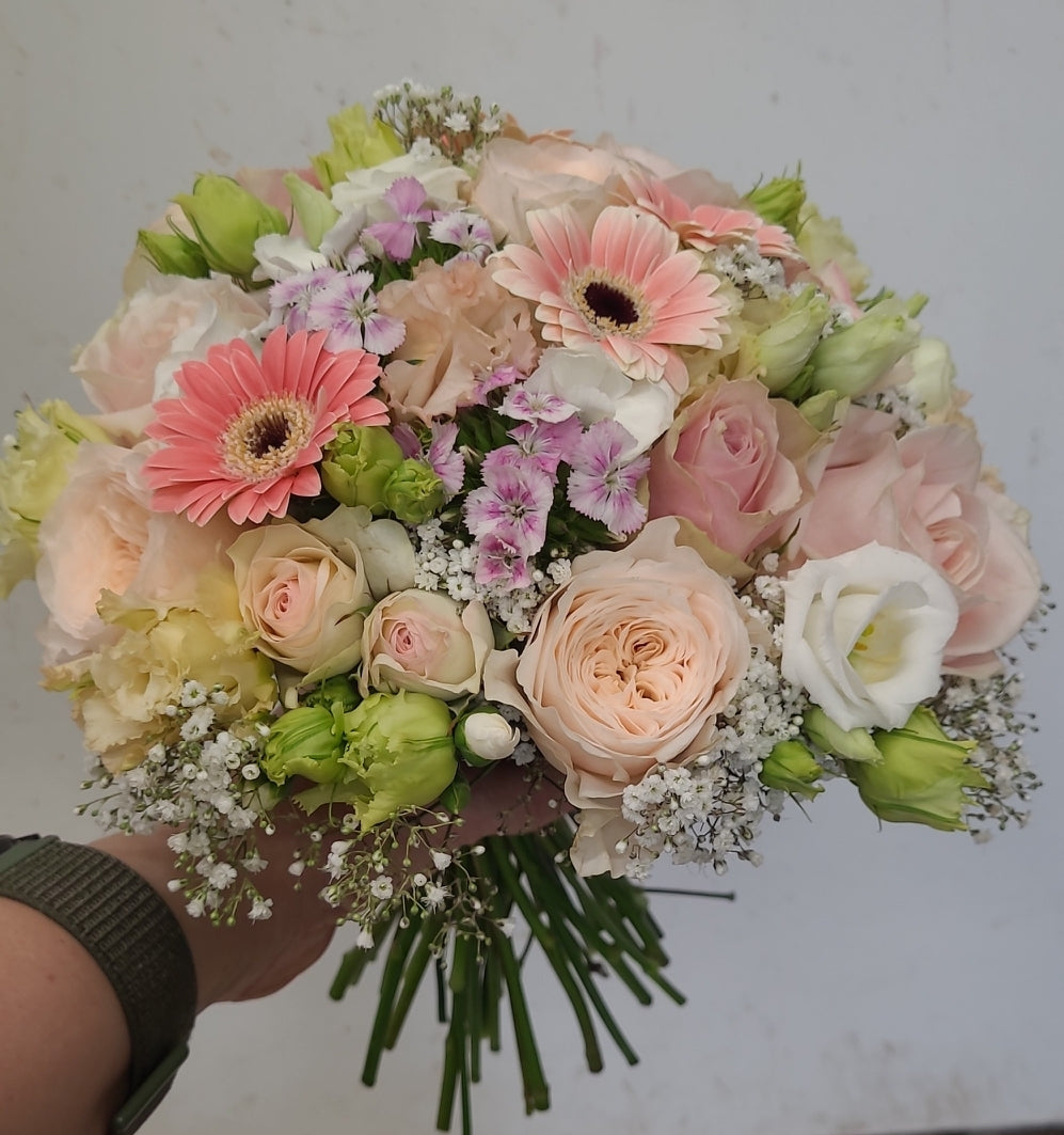 Blumenstrauß nach Wunsch gefertigt – Brautstrauß, Lieblingsblume oder Lieblingsfarbe | Lieferung in Halle (Saale)