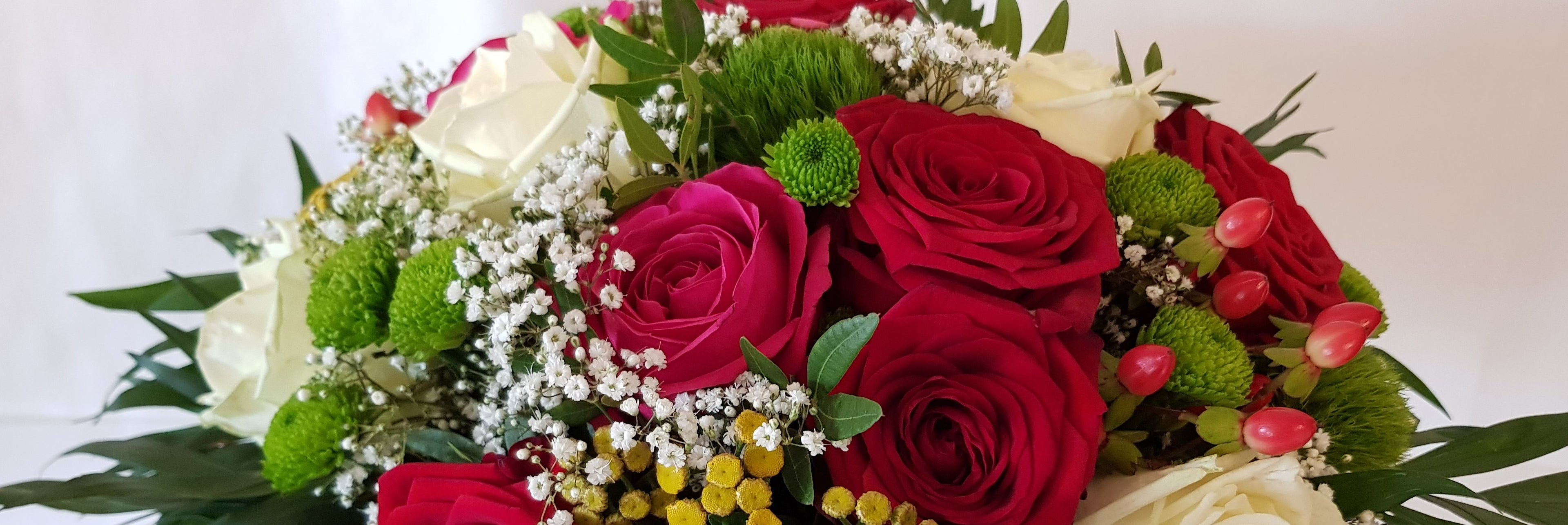 Strauß mit Rosen