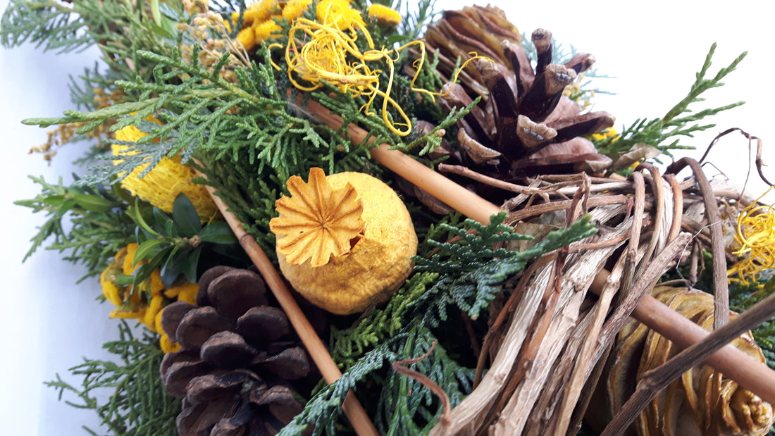 Liebevoll handgefertigtes und Modern gestaltetes Grabgesteck ideal für Totensonntag und Allerheiligen