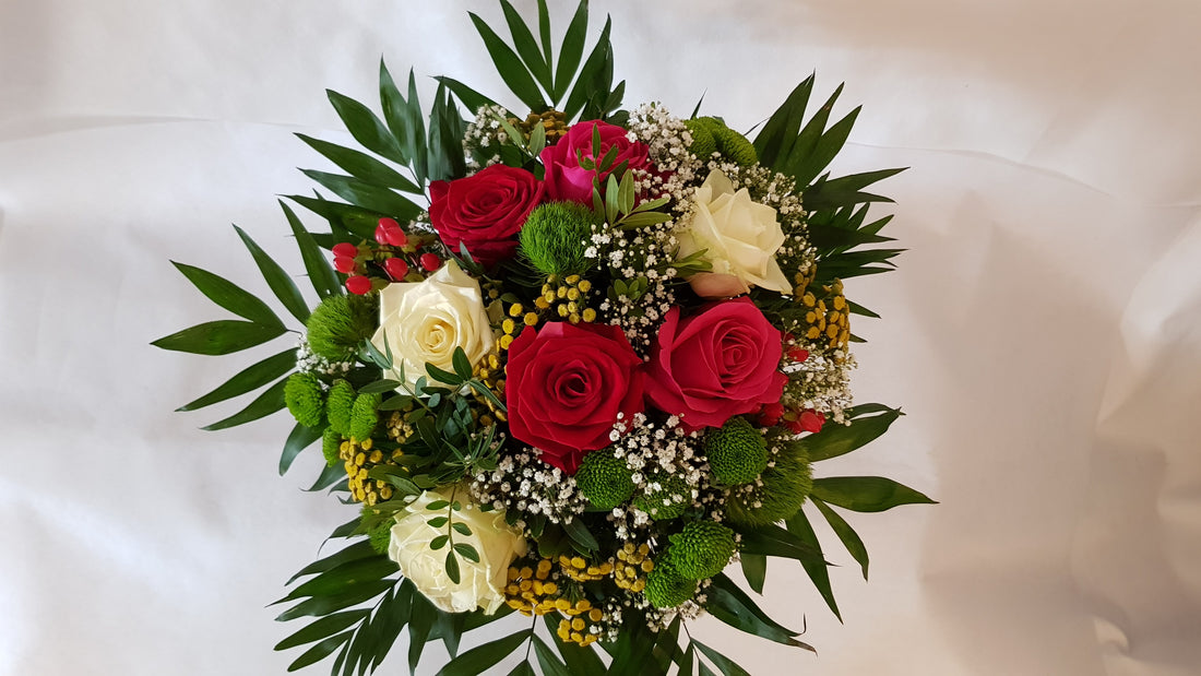 ..Liebelei der Blumen.. frische Rosen versenden zu Morgen 