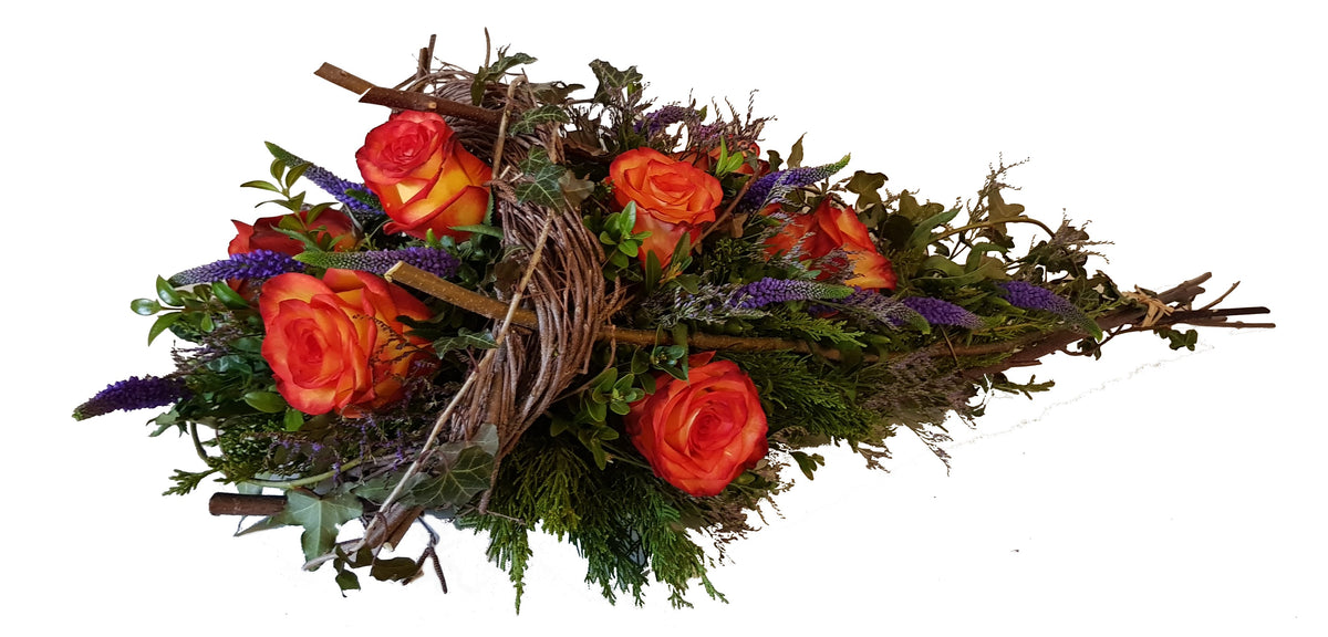 ⊱ Rosiger Abschied ⊰ Grabgesteck kaufen – Rosenrot Flora Trans