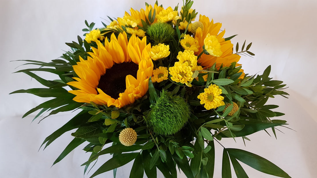 Sonnenblumen -frischer Strauß mit Sonnenblumen 