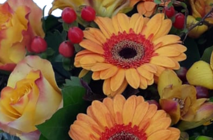 Gesteck Beerdigung in Orange