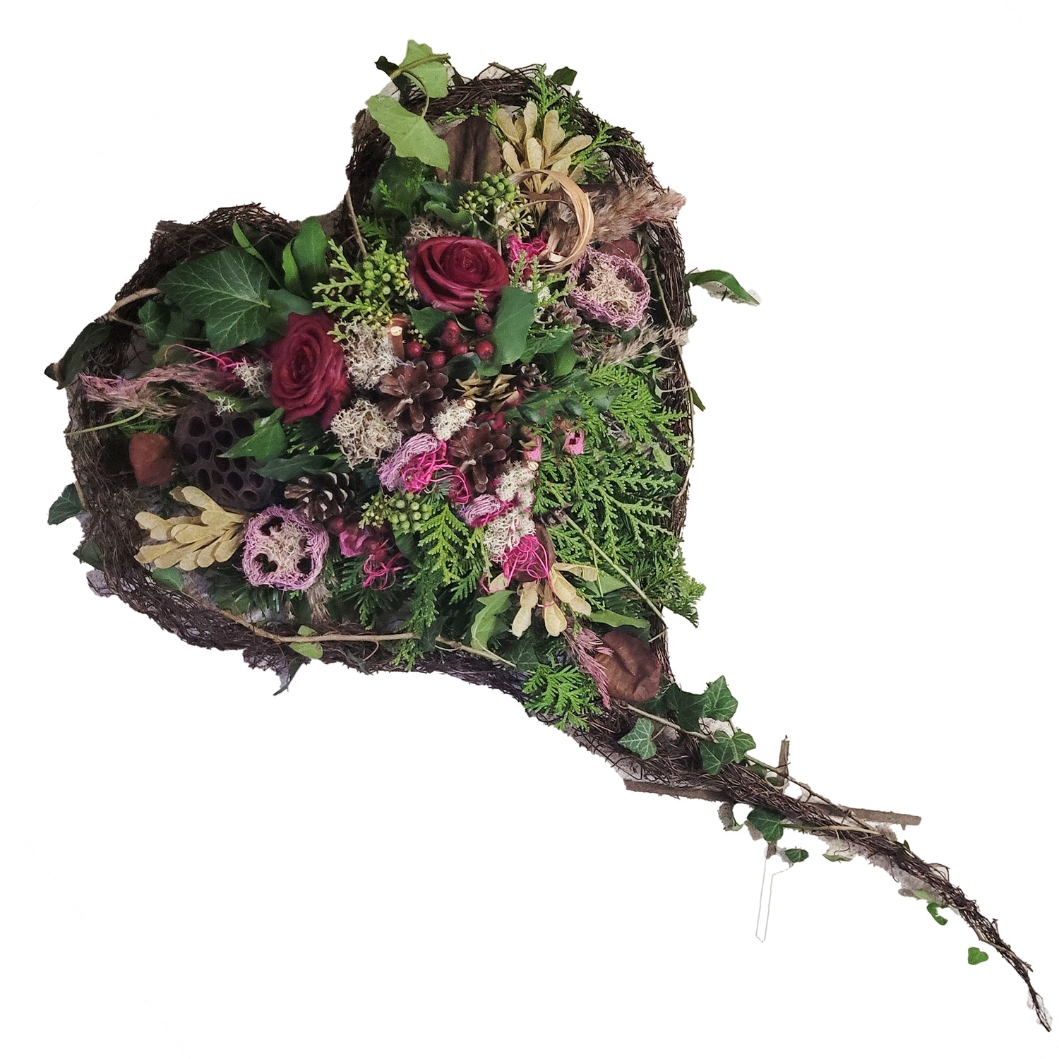 hof - Herz mit roten gewachsten Rose und Naturmaterialien