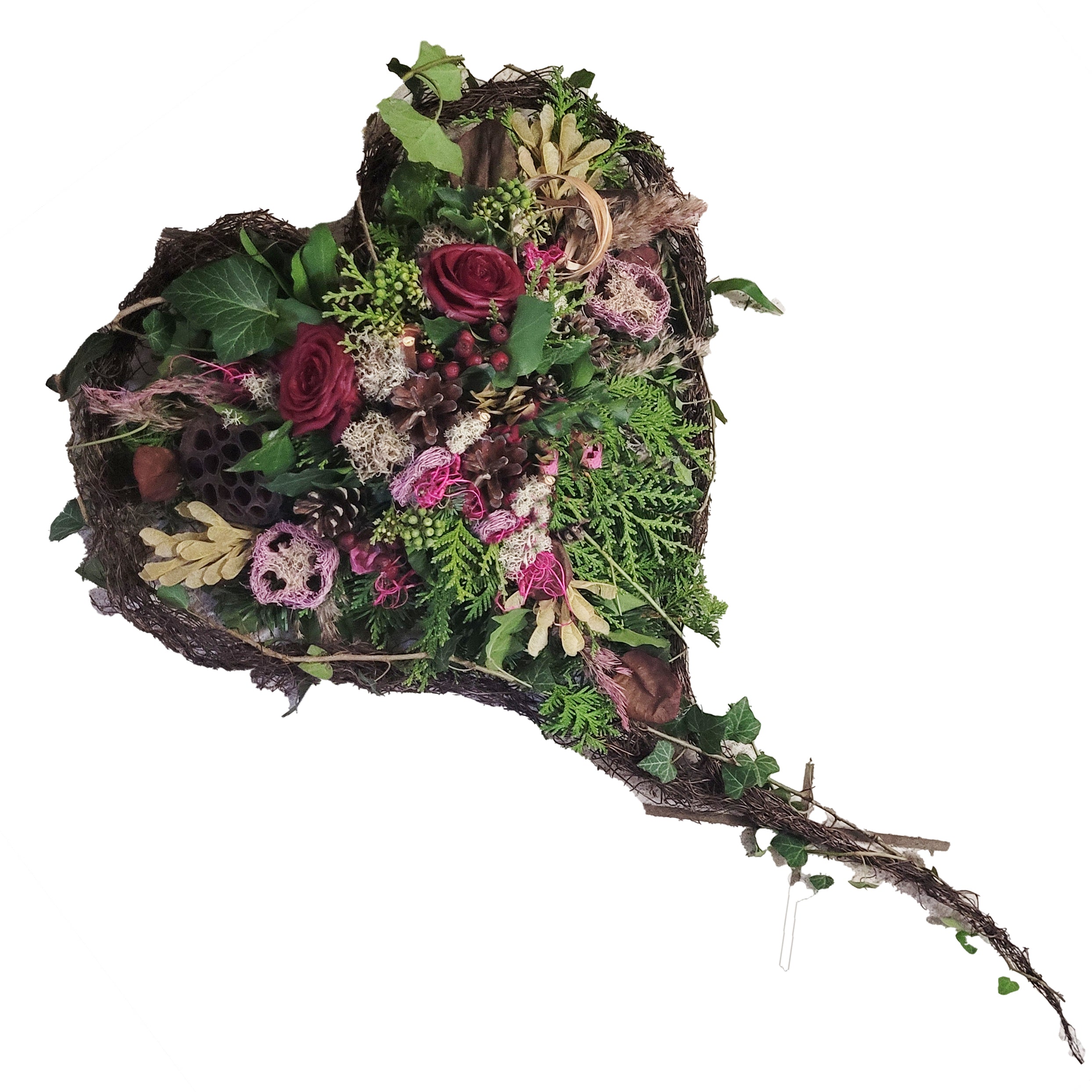 hof - Herz mit roten gewachsten Rose und Naturmaterialien