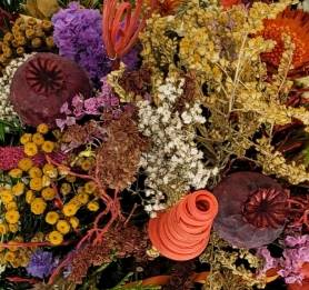 Gesteck mit Naturmaterialien 