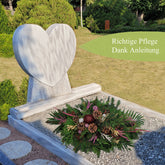 Gesteck mit echter Tanne - Winter - Totensonntag in rot, rosa, weiss Form: Grabspange 