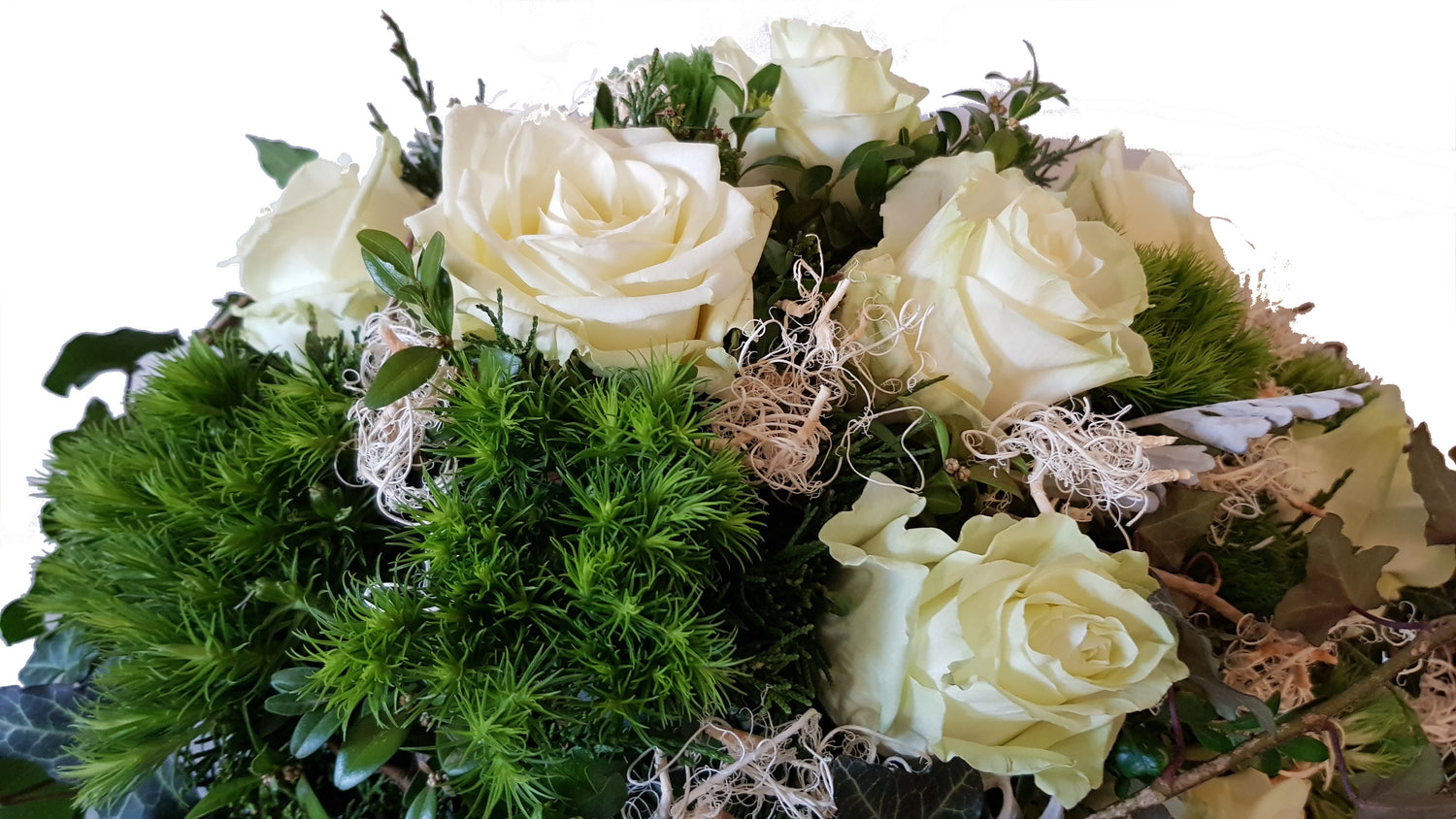 Grabgesteck mit frischen Blumen in Weiß, Frische Rosen weiß