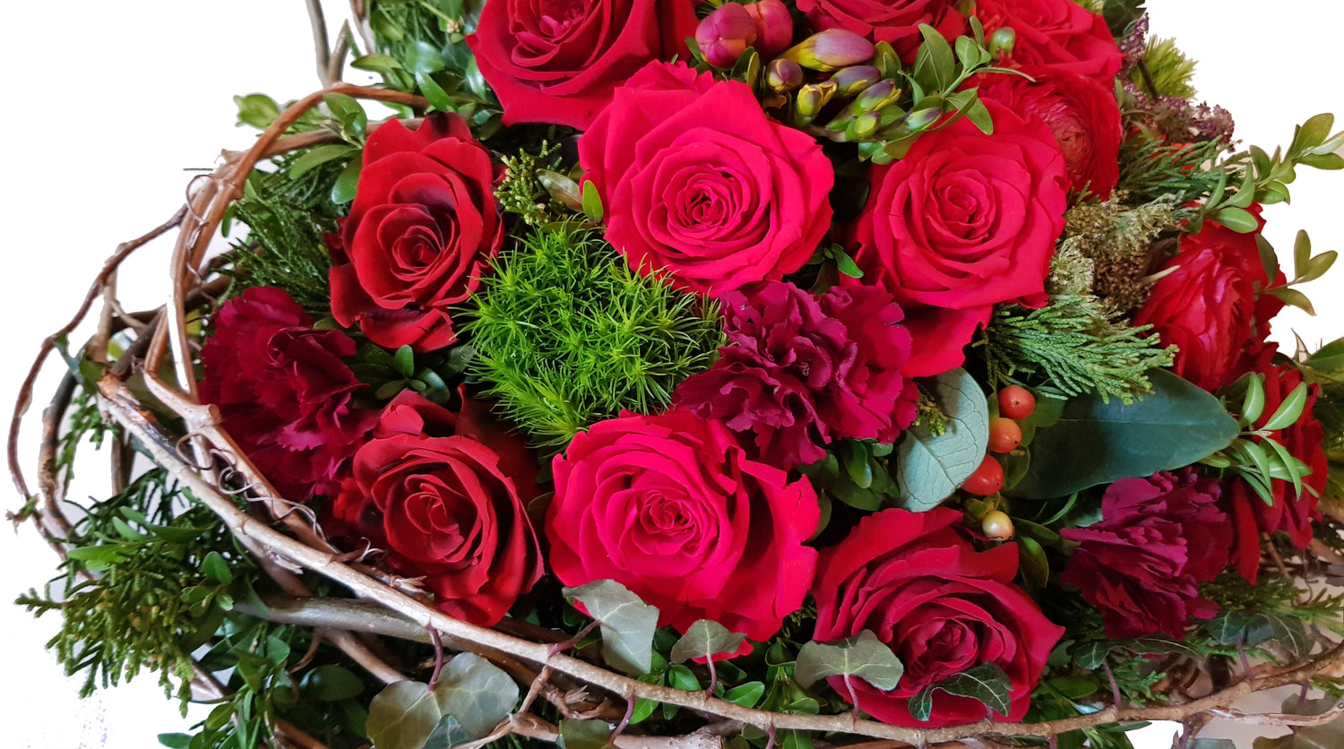 Grabgesteck Herz mit roten Blumen 