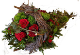 Trauerstrauß - unser Füllhorn ist eine perfekte Alternative liebevoll und blumig gestaltet - mit Roten Rosen
