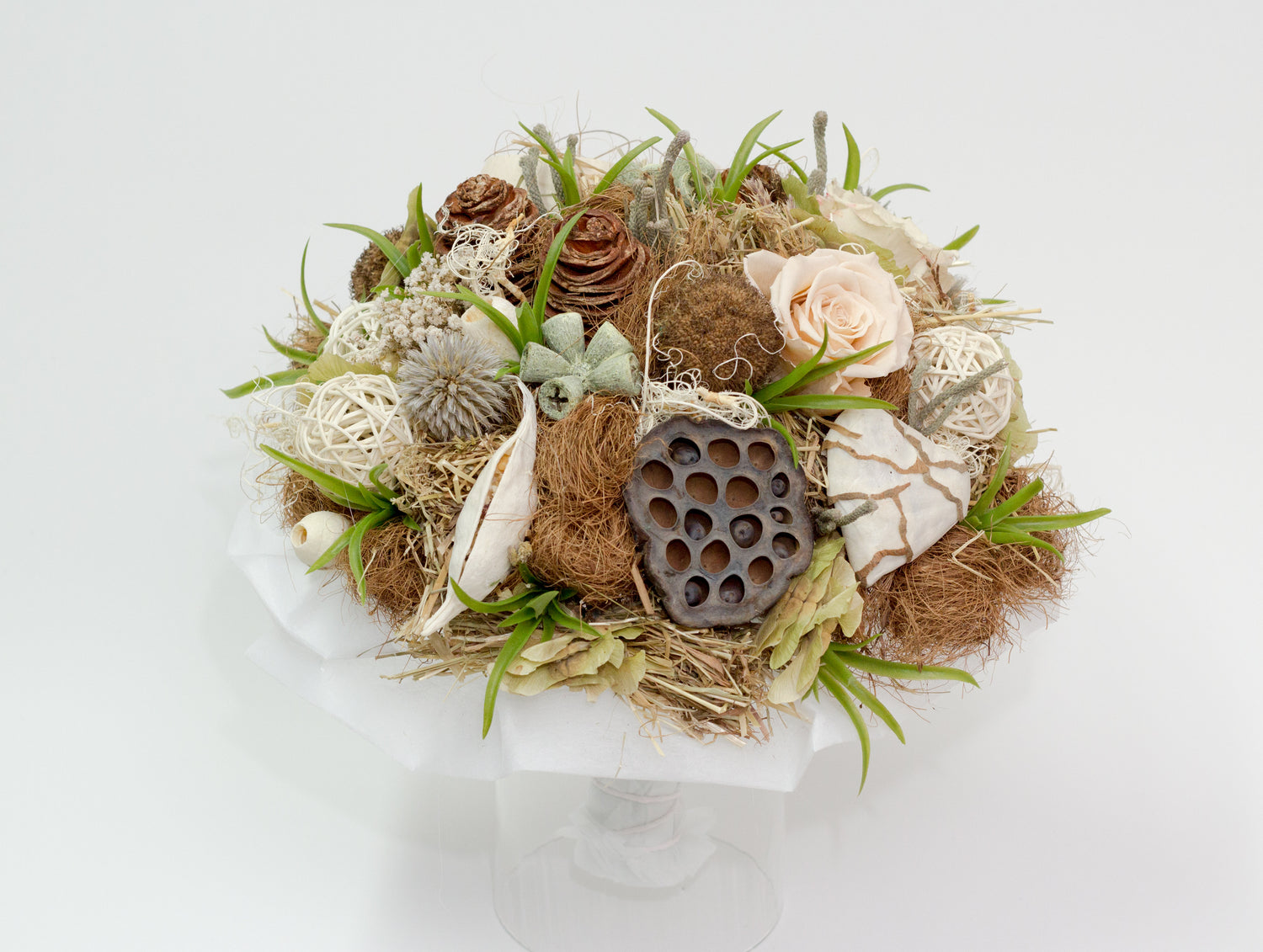 Trockenstrauß weiß mit Naturmaterialien