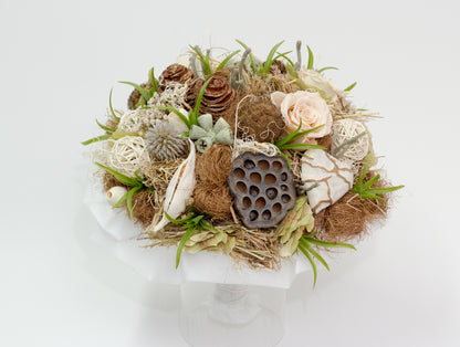 Trockenstrauß weiß mit Naturmaterialien