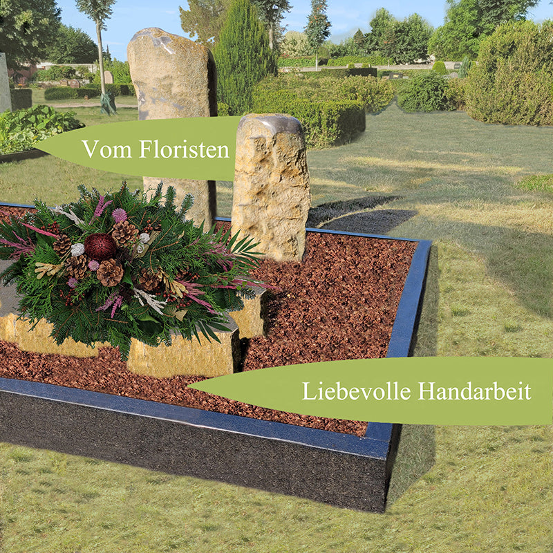 Vom Floristen Blumenschmuck Grab zu den Gedenktagen - mit Rosa Lavendel, Braune Zapfen, Fruchstand wie Artischocke, Prdea oder Bornie, Disteln, Beeren 